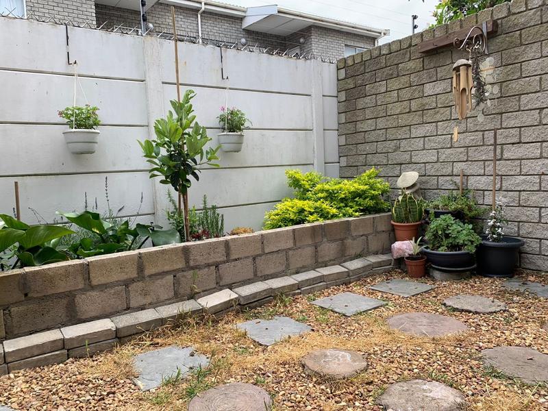 1 Bedroom Property for Sale in Table View Western Cape